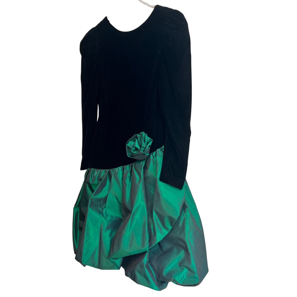 Vintage 80’s Black Velvet & Green Bubble Skirt with V-Neck Back Size: Medium - Picture 4 of 13